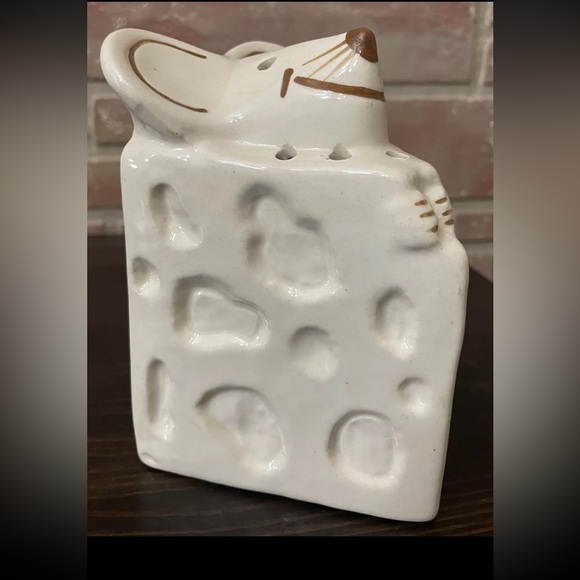 Vintage Ceramic Mouse Parmesan Cheese Shaker - Send an offer! - Picture 4 of 7